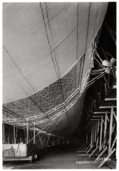 Dirigeable LZ1 Graf Zeppelin en construction, 1899 - Unbekannt