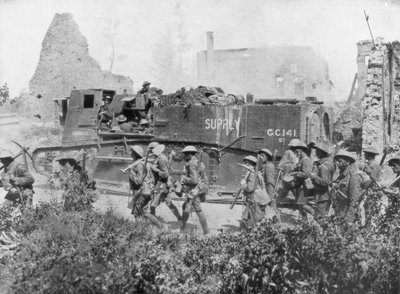 Troupes alliées marchant à travers une ville libérée, 27 octobre 1918 - Unbekannt