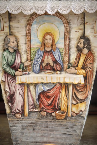 Autel représentant Jésus avec les pèlerins d