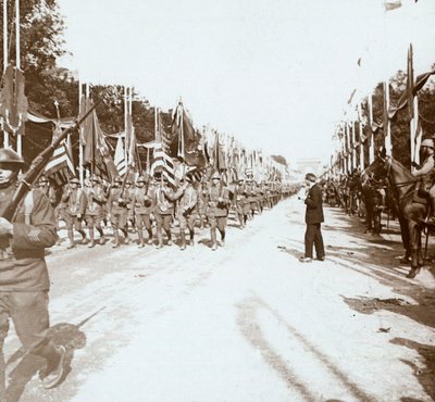 Troupes américaines défilant dans la parade de la victoire, Paris, France - Unbekannt