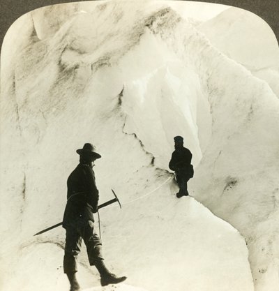 Parmi les montagnes et les crevasses de glace - énormes crevasses du glacier de Brigsdal, Norvège, c1905 - Unbekannt