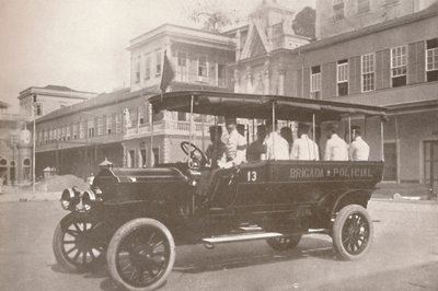Une automobile de la police militaire, 1914 - Unbekannt