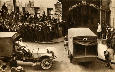 Une ambulance entrant à l
