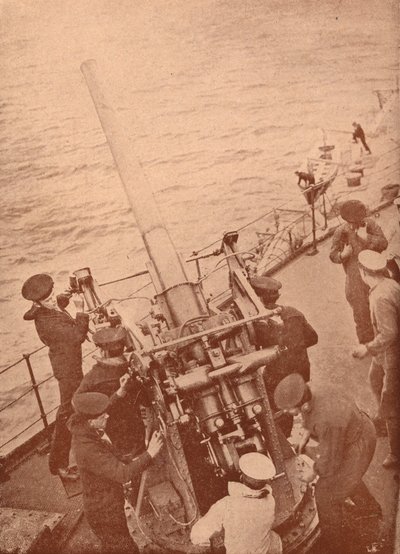 Un canon antiaérien en action sur un cuirassé britannique, vers 1917 1919 - Unbekannt