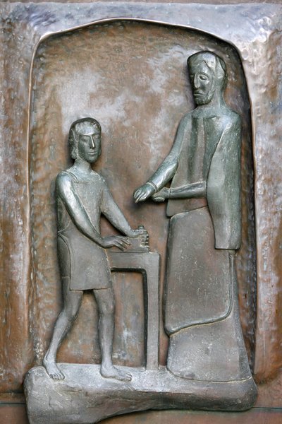 Sculpture de la porte de la basilique de l
