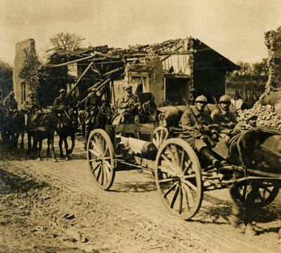 Artillerie passant par Beauzée, nord de la France, vers 1914-1918 - Unbekannt