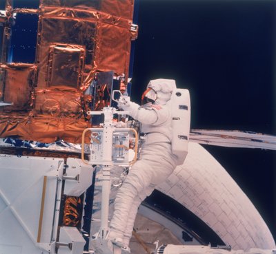 Astronaute en mission Shuttle 41-C, 1984 - Unbekannt