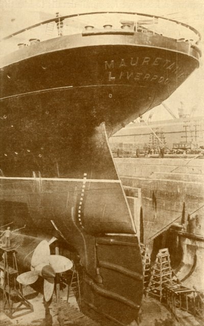 Au travail sur la poupe du Mauretania, en cale sèche, vers 1930 - Unbekannt