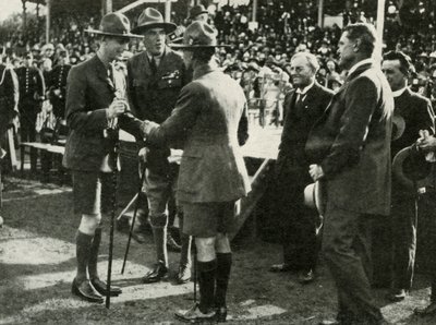 À la parade des scouts et guides, Adélaïde, Australie, 1927, 1937 - Unbekannt
