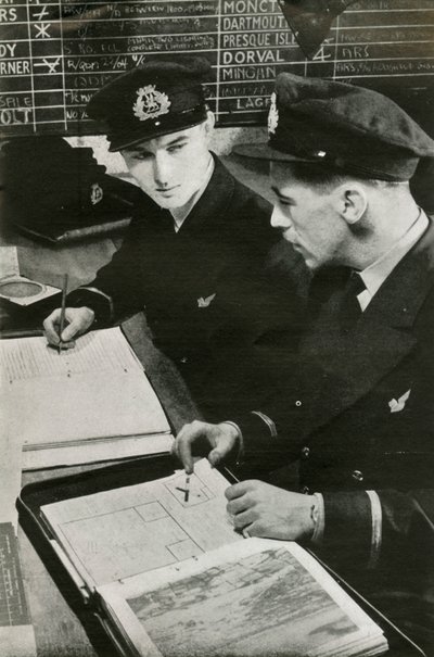 Officiers de navigation de la BOAC élaborant un plan de vol, Seconde Guerre mondiale, c1939-c1944 1946 - Unbekannt