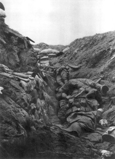Corps dans une tranchée à Mort Homme, Verdun, France, 9 avril 1916 - Unbekannt