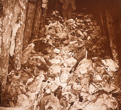 Corps dans les tunnels sous le Mont Cornillet, Champagne, nord de la France, vers 1917 - Unbekannt