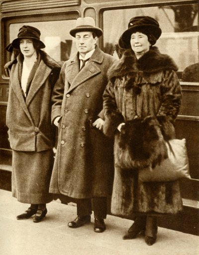 Premier ministre britannique Stanley Baldwin avec sa femme et sa fille, Londres, 27 janvier 1923, 1935 - Unbekannt