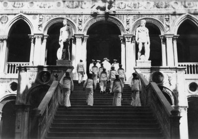 Marins britanniques visitant le Palais des Doges, Venise, Italie, 1938 - Unbekannt
