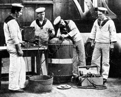 Marins britanniques câblant une mine, Première Guerre mondiale - Unbekannt