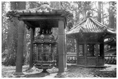 Lanterne en bronze de Corée et candélabre de Hollande, Japon, 1904 - Unbekannt