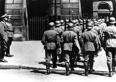Relève de la garde au quartier général allemand à Paris occupé, juin 1940 - Unbekannt