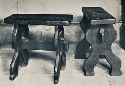 Chartreuse. Deux tabourets anciens, maintenant conservés dans la bibliothèque, 1925 - Unbekannt