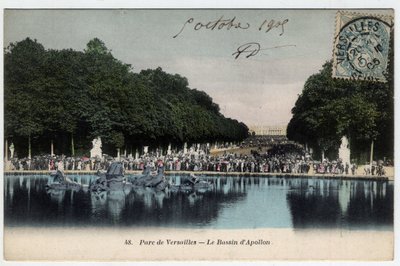 Château de Versailles : visiteurs devant le bassin du char d