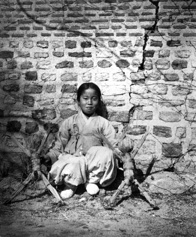 Enfant assis près d