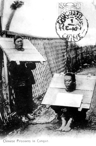 Prisonniers chinois en cangues, 1910 - Unbekannt