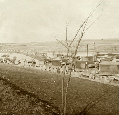Colonne de camions sur la Voie Sacrée, Verdun, nord de la France, vers 1914-1918 - Unbekannt