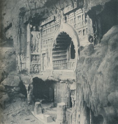 Colonnes et Architrave Sculptées dans la Roche avec une Habileté Merveilleuse, vers 1935 - Unbekannt