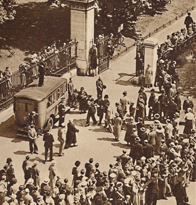 La foule regarde l