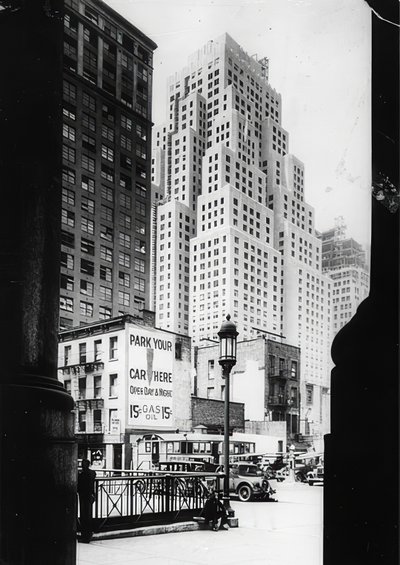 Le bâtiment de 40 étages de la Standard Oil Company et à droite dans l