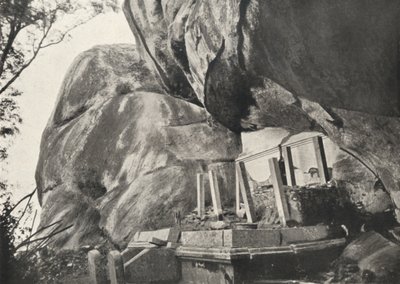 Die Rajagirilena genannte Stelle in den Felsen von Mihintale, wo König Devanampiya Tissa Zellen fur - Unbekannt