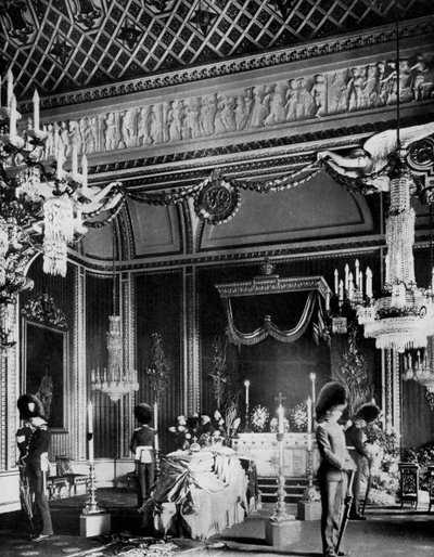Édouard VII en état, salle du trône, palais de Buckingham, Londres, 1910 - Unbekannt