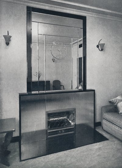 Cheminée électrique et dessus de cheminée par James Clark & Son Ltd., 1940 - Unbekannt