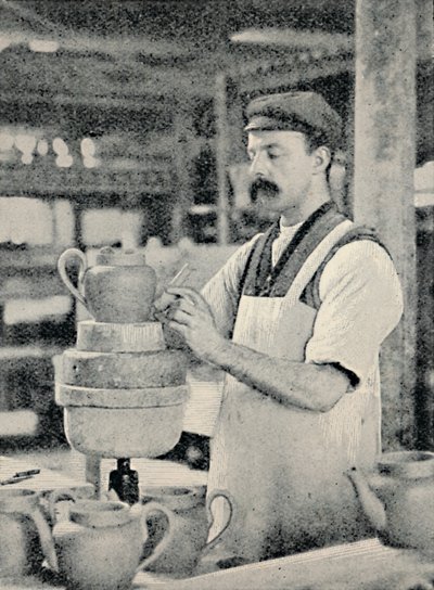 Fixation du bec sur une théière, vers 1917 - Unbekannt