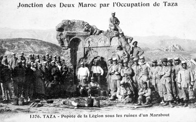 Légion étrangère française près de ruines de marabout, Taza, Maroc, 1904 - Unbekannt