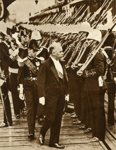 Le président français Raymond Poincaré avec Édouard, prince de Galles, à Portsmouth, juin 1913, 1935 - Unbekannt
