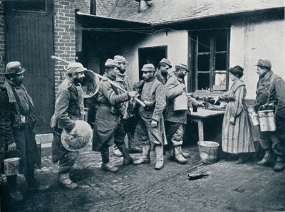 Soldats français revenant des tranchées faisant une halte pour se rafraîchir, vers 1914 - Unbekannt