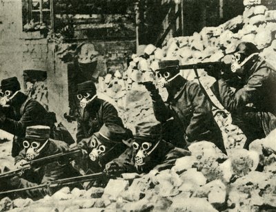 Soldats français portant des masques à gaz, Première Guerre mondiale, vers 1915, vers 1920 - Unbekannt