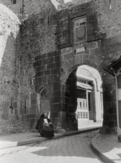 Porte et entrée de la seule rue de Mont St Michel, Normandie, France, 20e siècle - Unbekannt