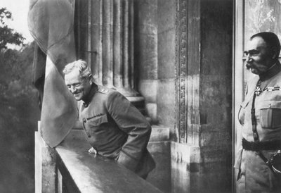 Le général Pershing sur le balcon de l