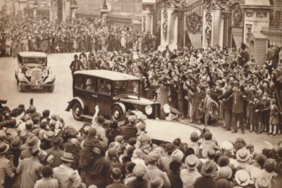 George VI et la reine Elizabeth quittent le palais de Buckingham pour des vacances à Windsor, 1937 - Unbekannt
