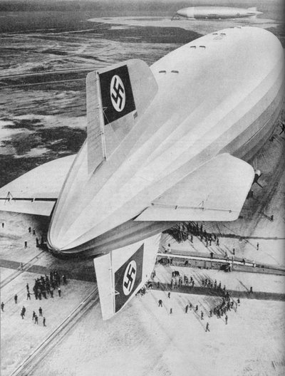 Dirigeable Zeppelin allemand Hindenburg amarré à Lakehurst, New Jersey, vers 1936-1937 - Unbekannt
