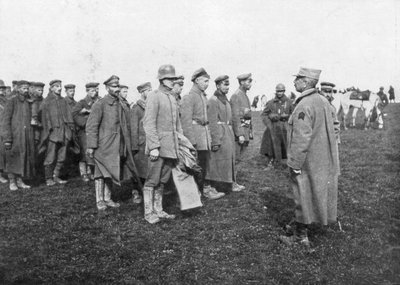 Prisonniers allemands capturés le 18 avril 1918 recevant les règles de leur captivité, France - Unbekannt
