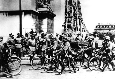 Soldats allemands défilant devant l