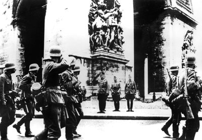 Troupes allemandes défilant devant l