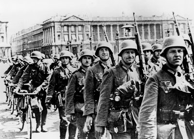 Troupes allemandes marchant à travers Paris, 17 juin 1940 - Unbekannt