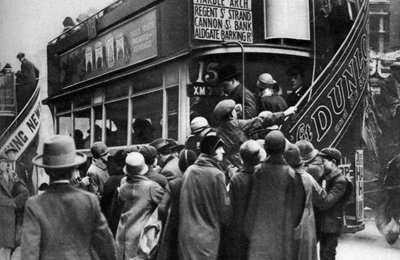 Monter dans un bus à Ludgate Hill, Londres, 1926-1927 - Unbekannt