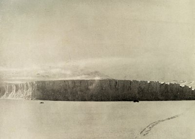 Glacier au sud du cap Barne, avec un véhicule motorisé sur la glace de mer, vers 1908 - Unbekannt