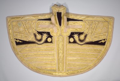 Vêtement brodé de fil d