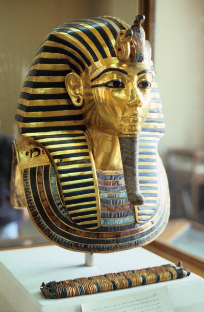 Masque funéraire en or et lapis-lazuli de Toutankhamon, roi d
