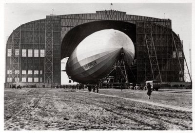 Graf Zeppelin attaché au mât d